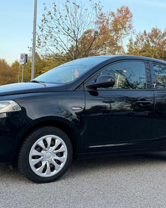 Lancia Ypsilon 1.2 69 CV 5 porte *Neopatentati*eur