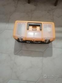 Cassetta con attrezzi completa
