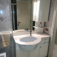 Arredamento in buono stato.