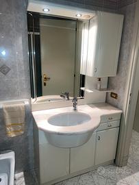 Arredamento in buono stato.