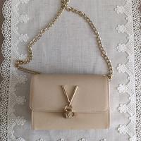 Pochette Valentino modello Divina di colore beige