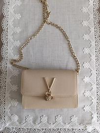 Pochette Valentino modello Divina di colore beige