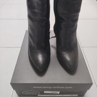 Stivali Tronchetti neri eleganti donna.