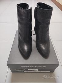 Stivali Tronchetti neri eleganti donna.