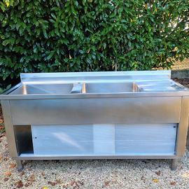 mobili in acciaio per bar