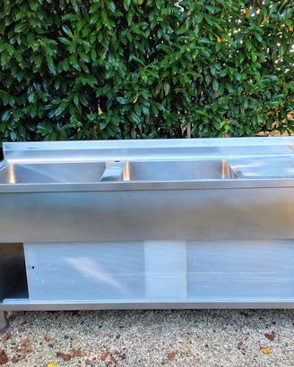 mobili in acciaio per bar