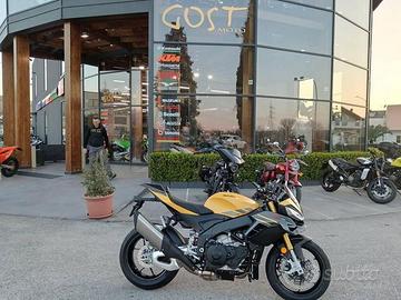 Aprilia Tuono V4 1100 Scorpion Yellow