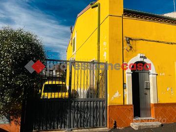 Cibali -Casa indipendente con spazio esterno