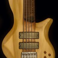 Basso 5 corde fretless fatto a mano