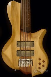 Basso 5 corde fretless fatto a mano