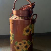 Bidone da latte con coperchio