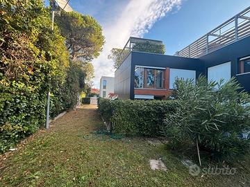 Lido di venezia: villa a schiera d'angolo