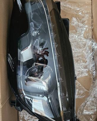 Fanale anteriore DX peugeot 308 anno 2016 (T9)