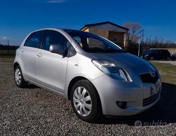 Toyota Yaris 1.3 5 porte Navi