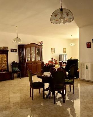 Appartamento abitabile con veranda e garage