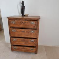 cassettiera, divano e cucina 