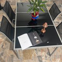 Tavolo e sedie da esterno