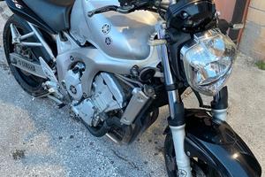 Moto Yamaha FZ6 - 2006