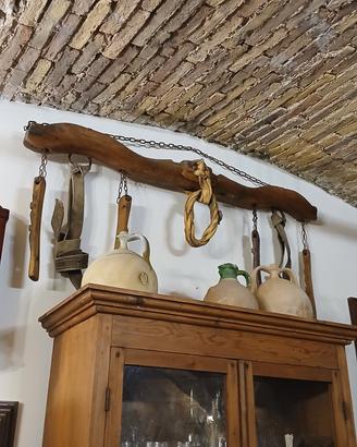 Antico giogo in legno massello. "Angolo vintage"