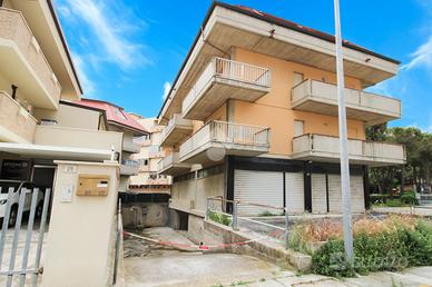 AUTORIMESSA A PORTO SANT'ELPIDIO