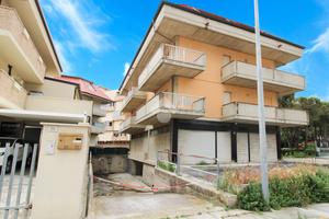 AUTORIMESSA A PORTO SANT'ELPIDIO