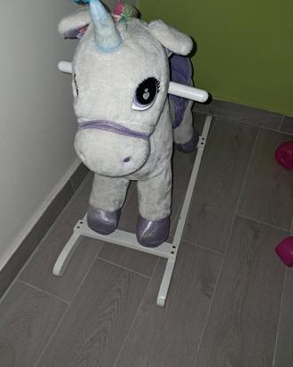 dondolo unicorno