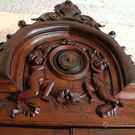 credenza antica  in legno massello intagliato