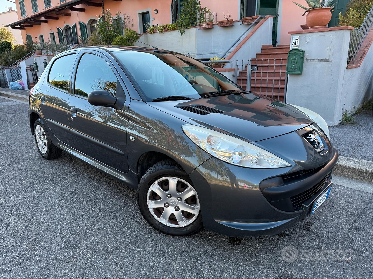 Peugeot 206 2011 photo 2