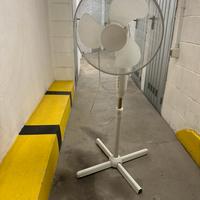 Ventilatore con base bianco