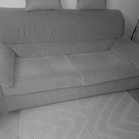 Divano a tre posti buonissime.condizioni