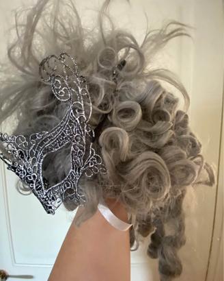Parrucca con maschera