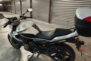 Yamaha XJ6 – 600 cc – 2009 – Solo 12.325 km