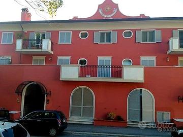 Elegante bilocale con balcone centro citta