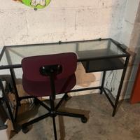 Scrivania per PC e sedia