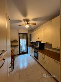 Cucina completa lineare con elettrodomestici