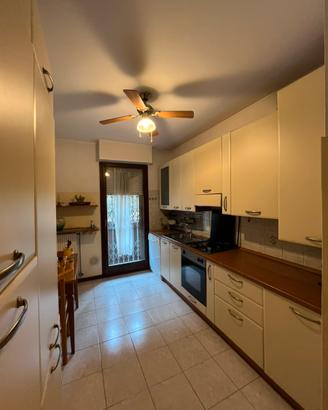 Cucina completa lineare con elettrodomestici