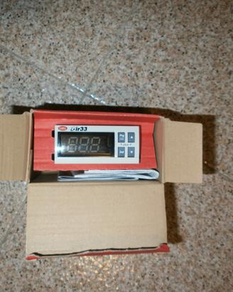 Regolatore di temperatura carel