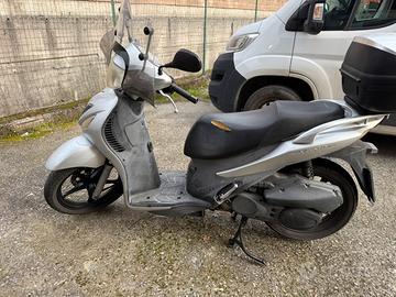 scooter 125 Suzuki sixteen