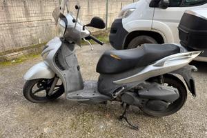 scooter 125 Suzuki sixteen