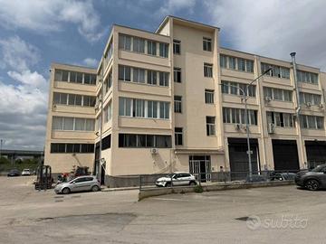 Immobile di 290 m² con 1 locale a Casalnuovo di Na