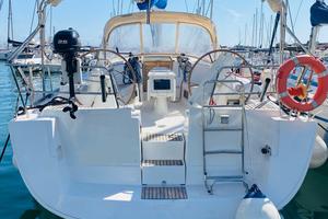 Oceanis 43 anno 2008 con 4 cabine 2 wc ex charter