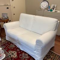 Coppia di divani bianchi