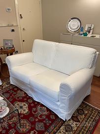 Coppia di divani bianchi