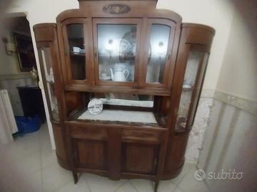 Mobile credenza con vetrinetta  del 1900