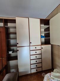 Camereretta con letto singolo e scrivania