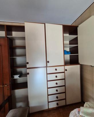 Camereretta con letto singolo e scrivania
