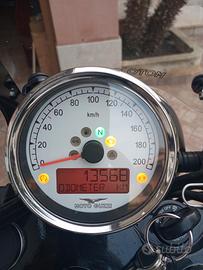 moto Guzzi v 9 roamer