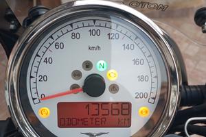 moto Guzzi v 9 roamer