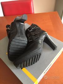 Stivaletto tacco alto