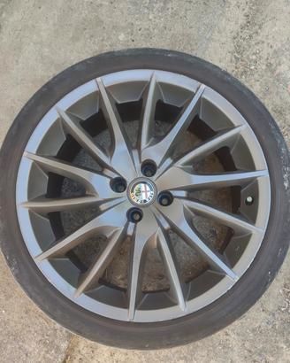 4CERCHI IN LEGA 18" ALFA ROMEO QUADRIFOGLIO+ GOMME
